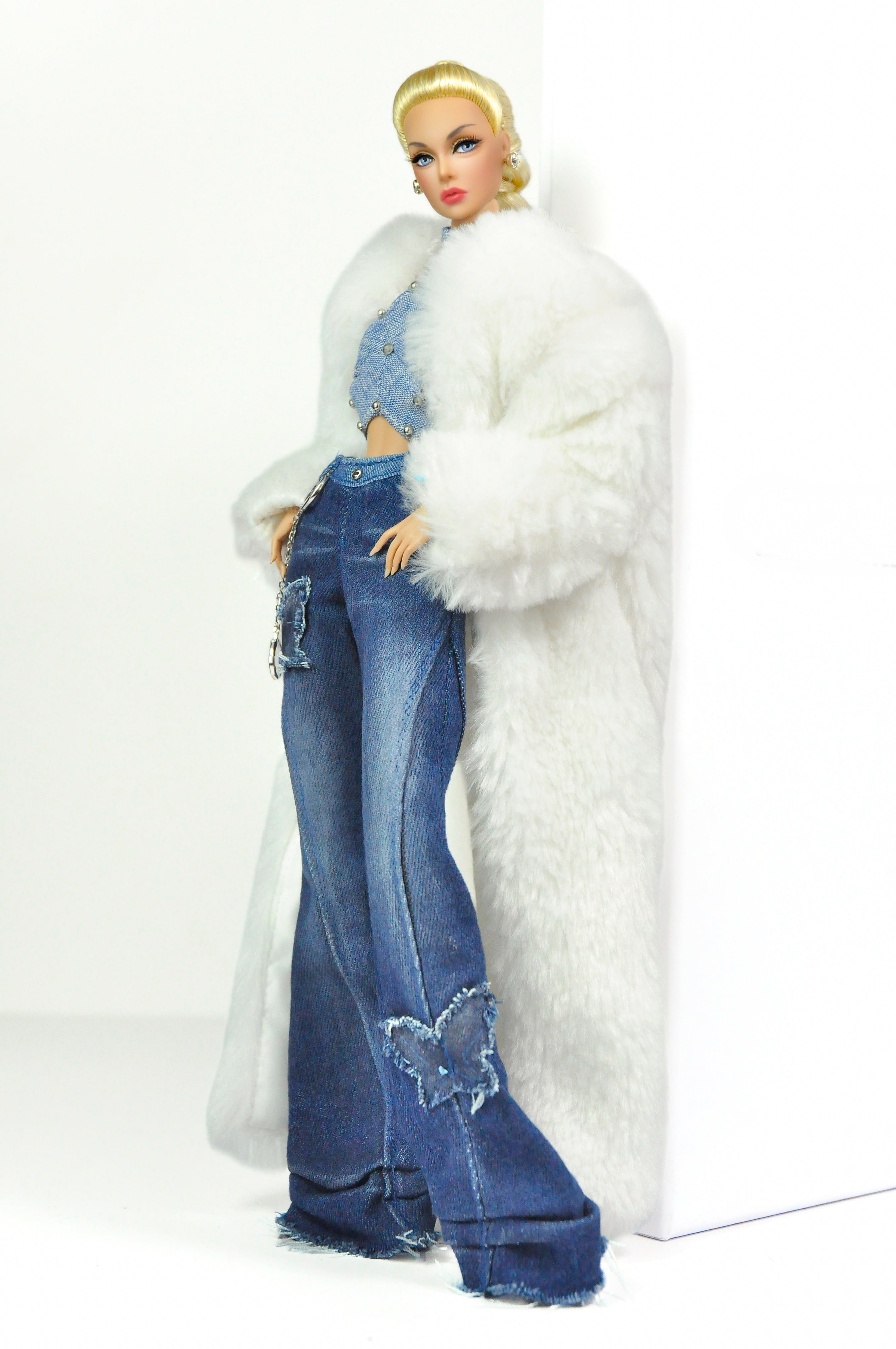 DENIM DIVA | Denim Crop Top, Flare Jeans & White Faux Fur Coat Set – Fashion Royalty 6.0 Doll Clothes | Plastiktiara