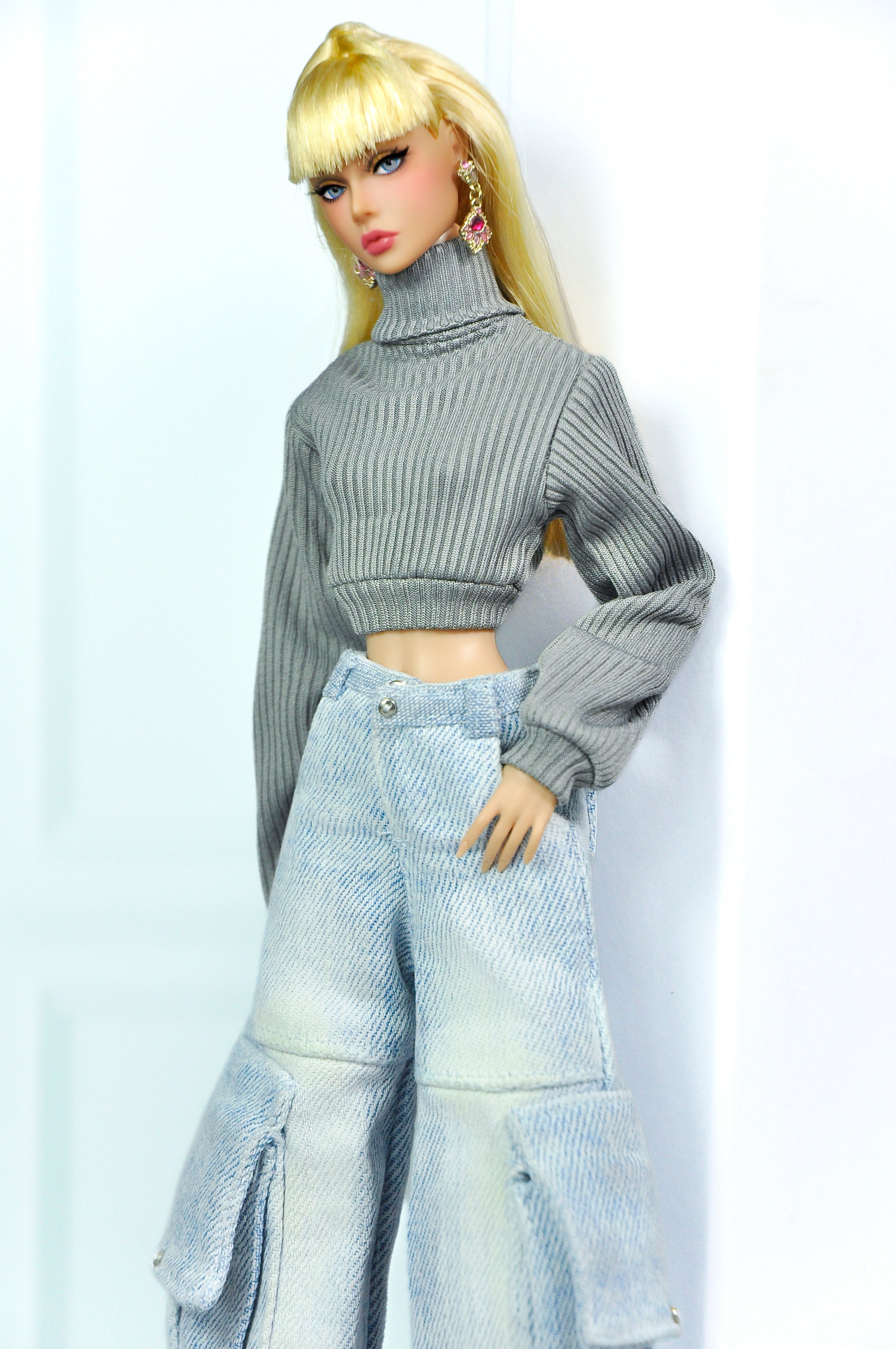 DENIM DIVA II — Mix’n’Match Cargo Jeans & Cropped Turtleneck Set
