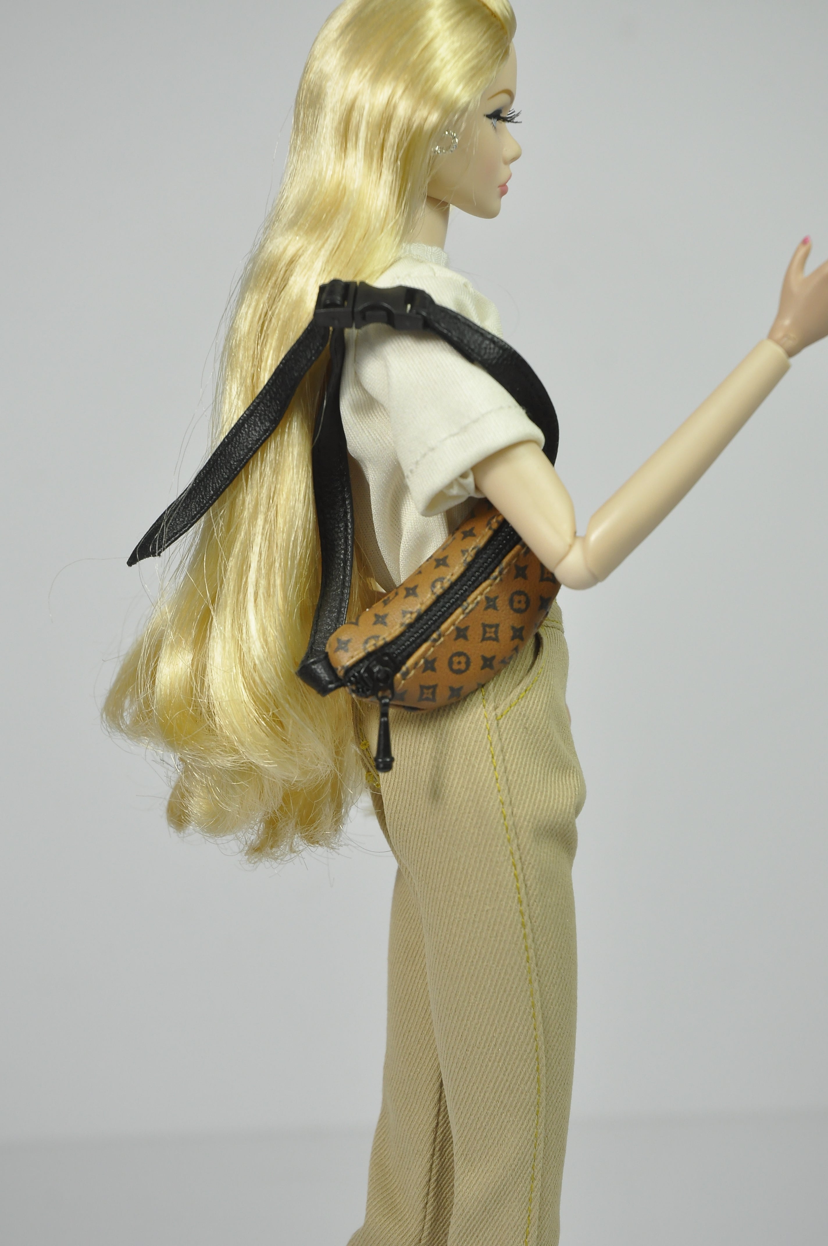 Pink Friday – Mini Crossbody Bag for Fashion Dolls