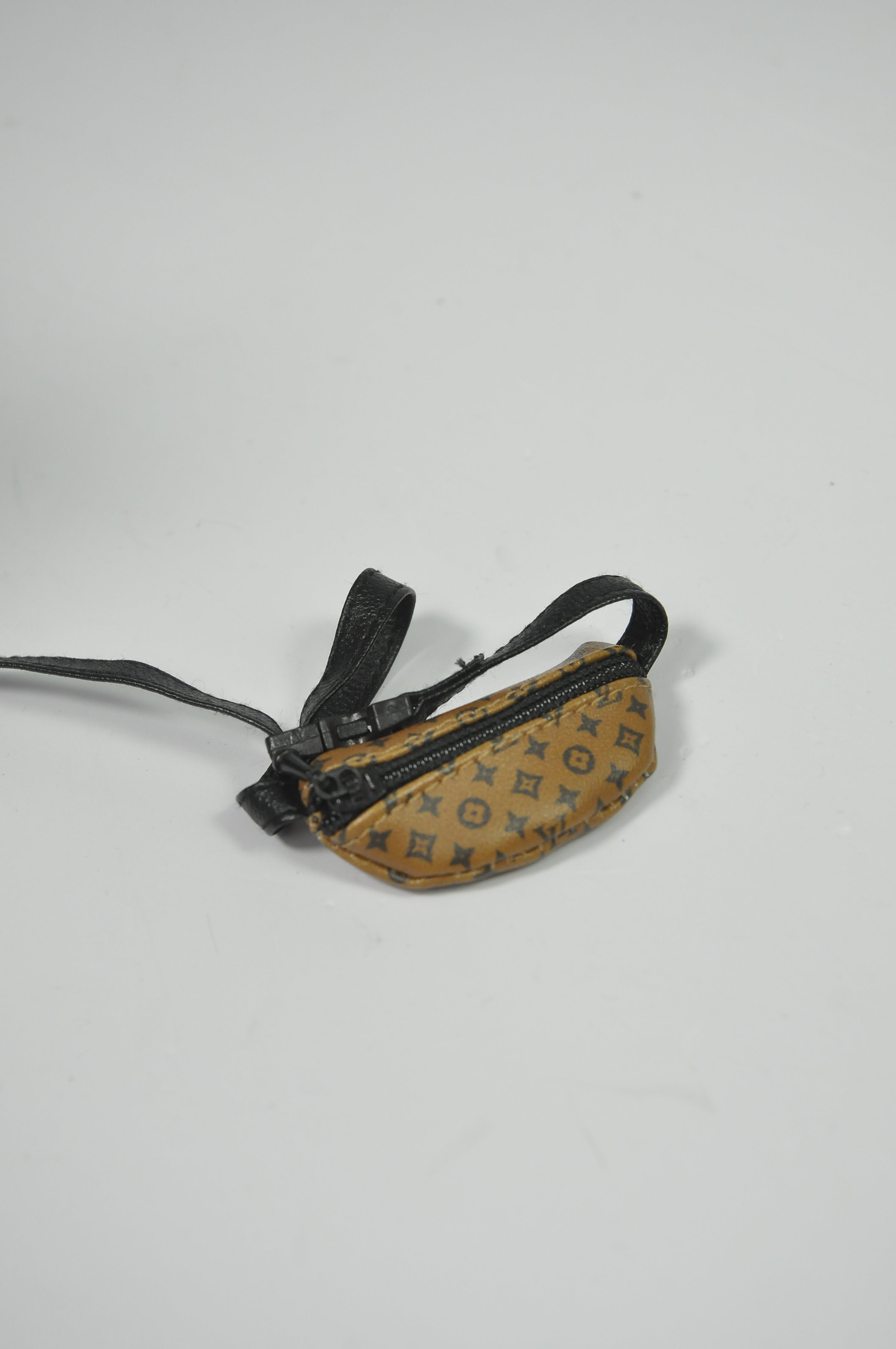 Pink Friday – Mini Crossbody Bag for Fashion Dolls